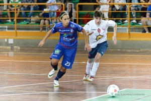 A sinistra Caserta in azione