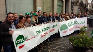 La Cisl davanti alla Prefettura di Siracusa