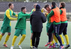 Gennarini festeggiato dai compagni