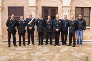 Il generale Pinotti con alcuni Carabinieri