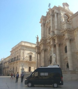 Carabinieri in Piazza Duomo a Siracusa