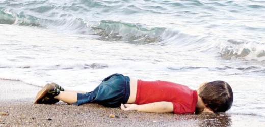 Nuovo arrivo di migranti nel porto di Augusta mentre il mondo intero si indigna per la foto del cadavere del piccolo Aylan