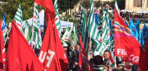 Il sindacato in piazza per il lavoro e lo sviluppo in una Sicilia senza governo. I due pesi del PD, Marino a casa Crocetta salvo