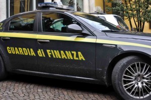 guardia-di-finanza-auto2