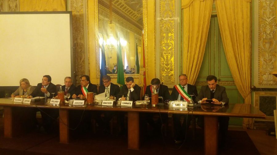 Il tavolo dell'incontro di oggi tra Anci, governo regionale e Assemblea Regionale Siciliana