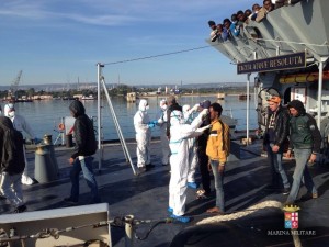 Sfinge_sbarco_migranti_Augusta1