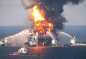 Esplosione nel campo petrolifero e gasiero di Guneshli nel Mar Caspio
