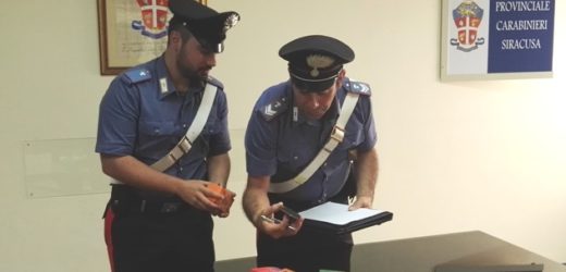 Arrestato dai Carabinieri di Siracusa corriere magrebino della droga preso con 4,5 kg di hashish nascosti nell’auto