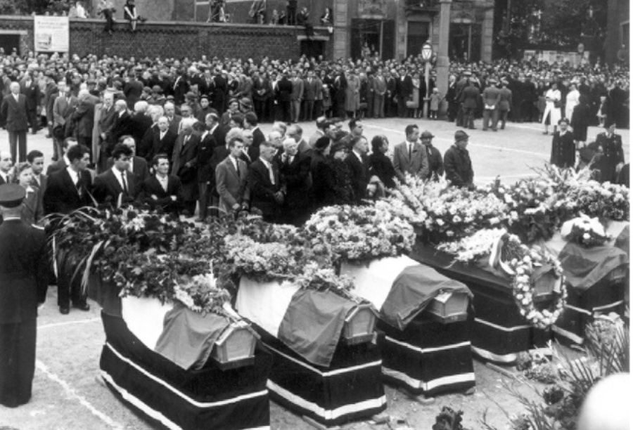 Un momento dei funerali delle 136 vittime di Marcinelle in Belgio