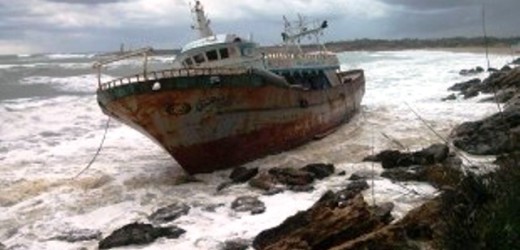 Messa in sicurezza all’Arenella l’area dove si è incagliato il barcone