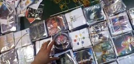 I Carabinieri arrestano a Noto un 36enne senegalese intento alla vendita di cd, dvd e scarpe contraffatte