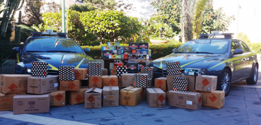 Oltre 600 kg di “botti illegali” sequestrati dalla Guardia di Finanza in un magazzino alla periferia di Siracusa