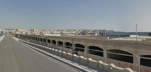 Strani atti di vandalismo nei parcheggi attorno ad Ortigia, 15 auto con le gomme tagliate