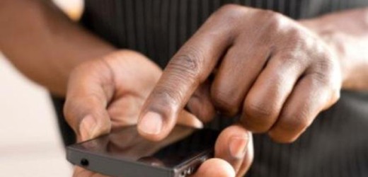 Giovane senegalese litiga con due somali e ruba il cellulare ad uno di essi, fermato dai Carabinieri