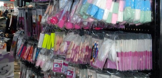 Pachino, i Carabinieri sequestrano 430 tra giocattoli e prodotti cosmetici in un negozio di cinesi, denunciata la proprietaria