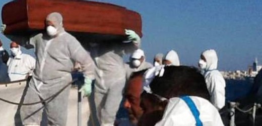 Sbarcate ad Augusta le 17 salme trovate su un gommone a largo della Libia. In 48 ore oltre 5000 persone soccorse