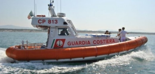 Sei turisti salvati dalla Guardia Costiera, l’imbarcazione noleggiata cola a picco davanti Forte Vigliena ad Ortigia