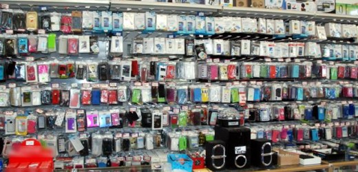 La Guardia di Finanza sequestra 542.000 prodotti insicuri e contraffatti in sette negozi gestiti da cinesi