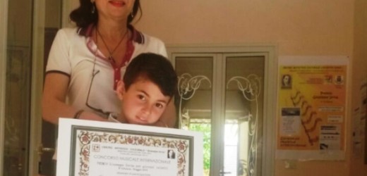 A 7 anni è già un pianista affermato, riconoscimenti per giovane alunno della Scuola di Musica di Canicattini Bagni