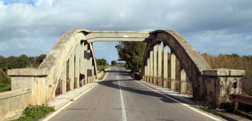 Aprirà presto, anche se a senso unico alternato, il ponte di Cassibile per consentire lo svolgersi della stagione estiva