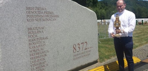 Commozione per la reliquia della Madonna delle Lacrime a Sarajevo e a Srebrenica nel 20° anniversario dell’eccidio