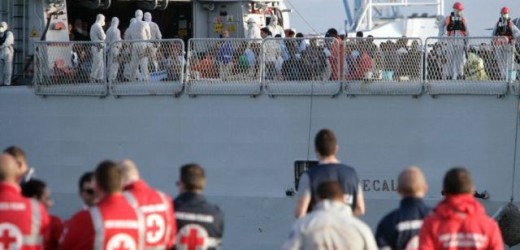 Fermati due giovani extracomunitari sospettati di essere gli scafisti dello sbarco di ieri ad Augusta di 491 migranti