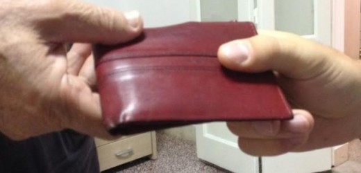 Un giovane 24enne di Buccheri trova nella notte un borsello a Siracusa con 750 euro e lo consegna alla Polizia