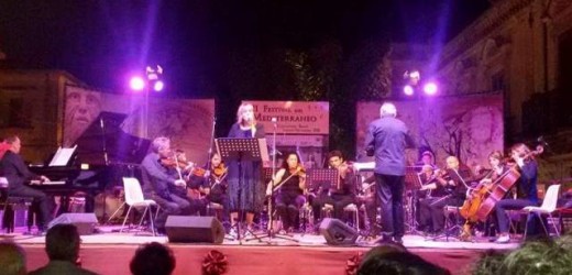Successo e apprezzamento di pubblico domenica scorsa a Canicattini per lo spettacolo “Musica per Poesia”