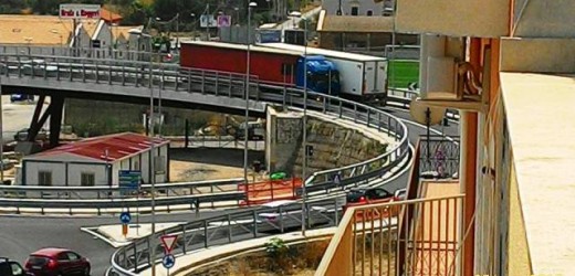Dovrà essere allargato il cavalcaferrovia di Rosolini appena inaugurato per consentire il transito dei mezzi pesanti