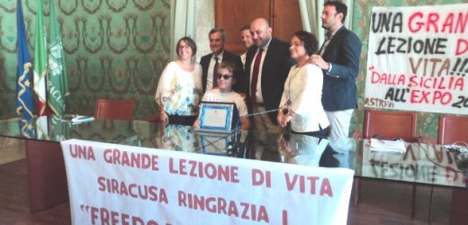 Una targa per Samuel Marchese, a consegnarla stamane è stato il sindaco di Siracusa Giancarlo Garozzo