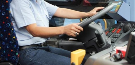 Rimproverato dall’autista dell’autobus un minorenne di 14 anni non esita a minacciarlo con un coltello