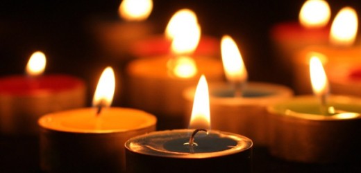 Sabato in piazzetta San Rocco ad Ortigia “candle light” e musiche dei Quenn per ricordare le vittime dell’Aids