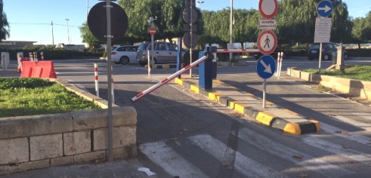 Siracusa, individuata la persona che ha danneggiato nella notte una delle sbarre del parcheggio del Molo Sant’Antonio