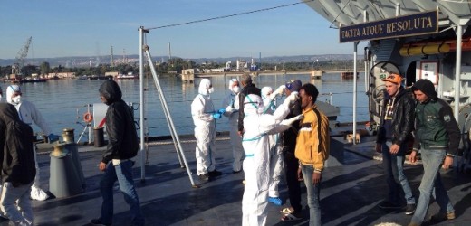 Sbarcati stamane ad Augusta 470 migranti, tra di loro una donna incinta e 15 minori, il più piccolo di 3 anni