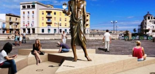 Domenica Siracusa avrà il suo monumento ad Archimede, l’opera collocata al rivellino del Ponte Umbertino