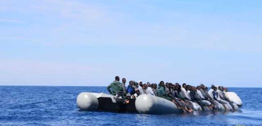 Sbarcati questa mattina ad Augusta dalla nave Grecale 698 migranti recuperati nel Canale di Sicilia