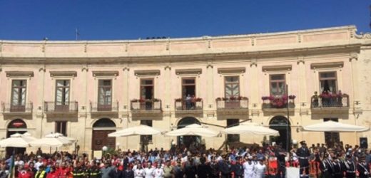 In piazza Duomo a Siracusa celebrato il 70° anniversario della nascita della Repubblica