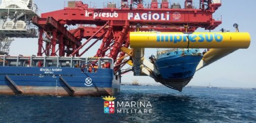 Arrivato ieri nella rada di Augusta il relitto del peschereccio carico di morti inabissatosi il 18 aprile del 2015