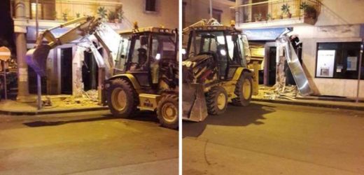 Ancora una pala meccanica a Francofonte per sradicare “indisturbati” dal muro della Banca Agricola il bancomat