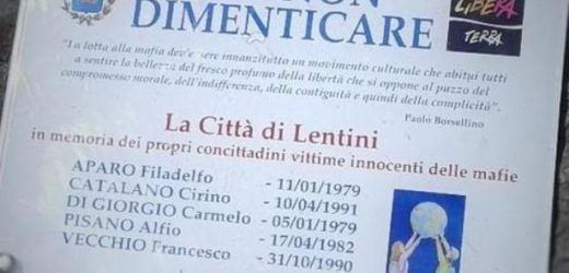 “Per gioco” distrutta e coperta di escrementi  da tre minori la targa che a Villa Marconi a Lentini ricorda le vittime della mafia