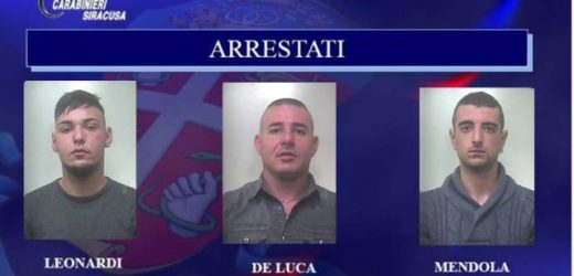 Stavano sradicando con un escavatore il postamat di Villasmundo, in manette tre giovani. Forse autori di altri furti