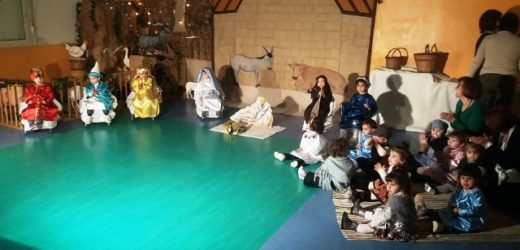 La magia del Natale nel presepe vivente rappresentato dai bambini dell’asilo nido “S. Maria Goretti” di Canicattini Bagni