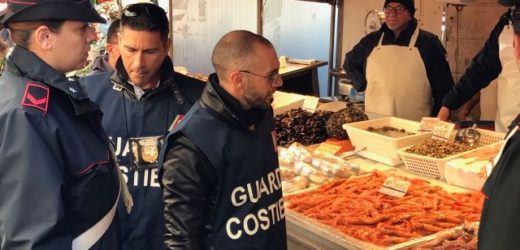 Una task force di Carabinieri, Capitaneria di Porto, Asp e Polizia Muncipale, oggi al mercato ittico di Siracusa